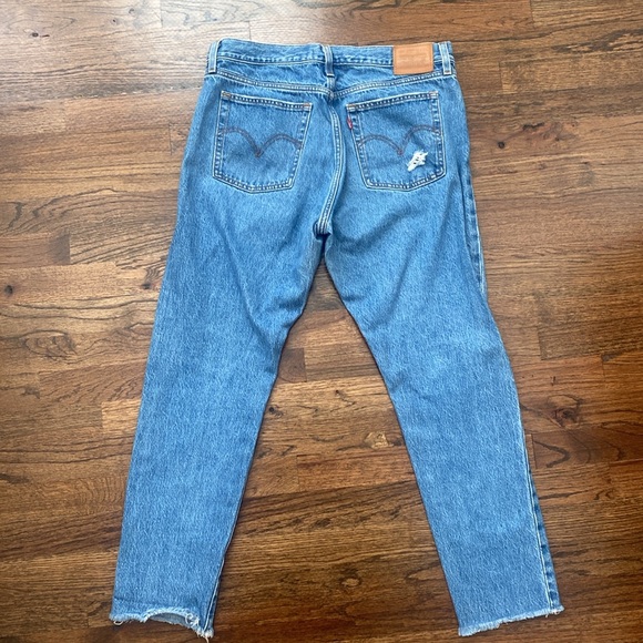 Levi Wedgie Medium Wash Distressed - Picture 2 of 3